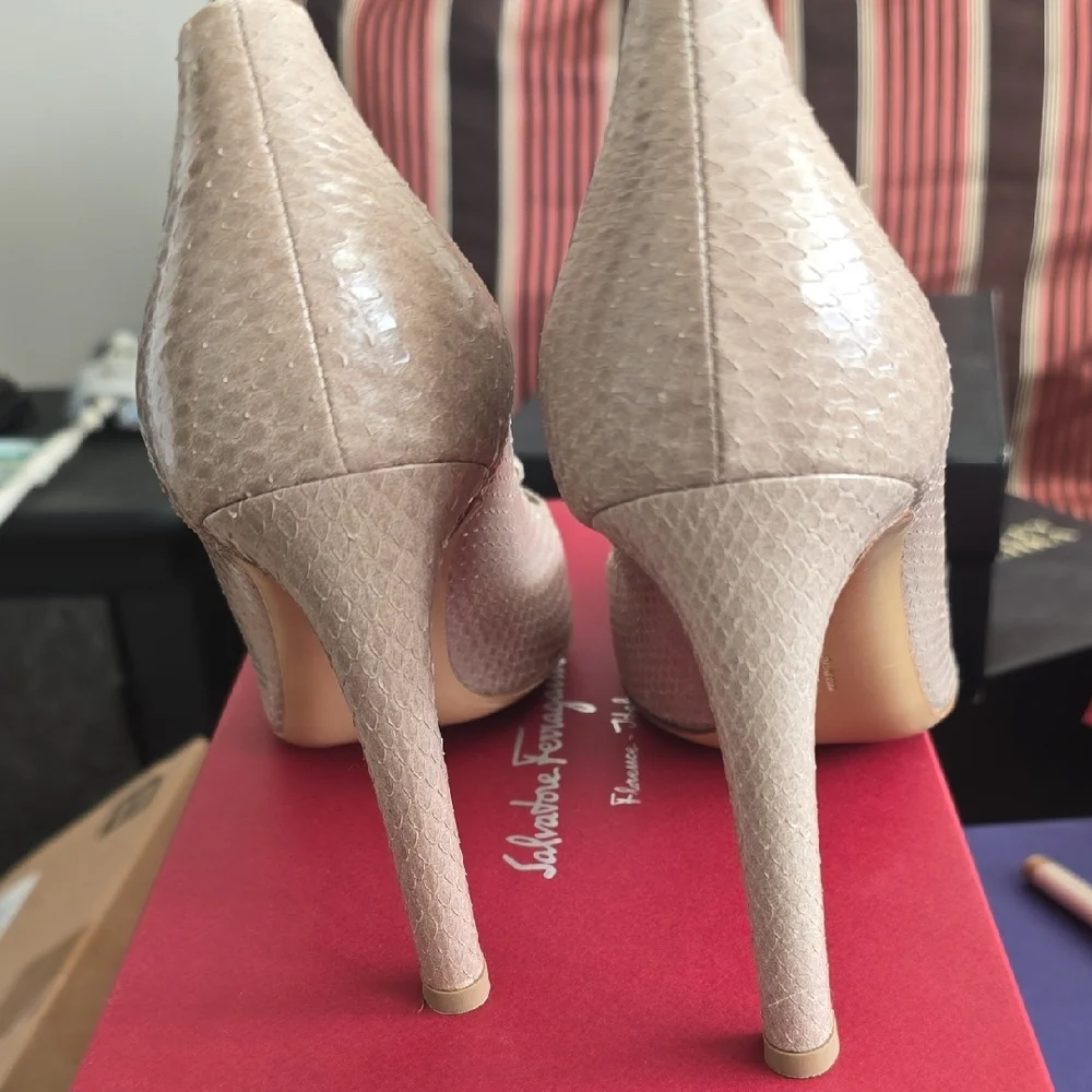 Salvatore Ferragamo Textured Beige Heels - Picture 2 of 7
